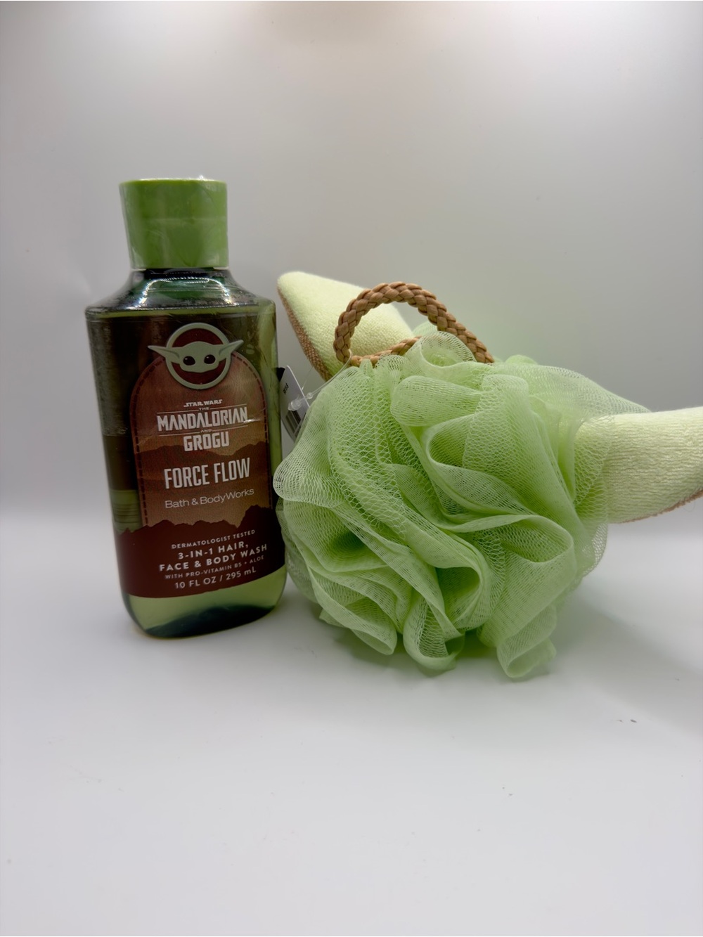 Bath & Body Works Force Flow 3-in-1 Hair, Face, and Body Wash and Grogu Sponge